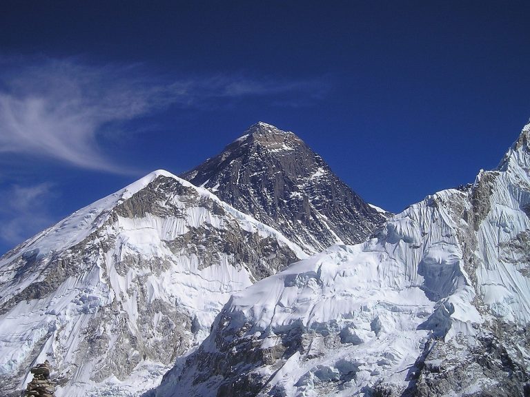 Sull’Himalaya modelle in sfilata
