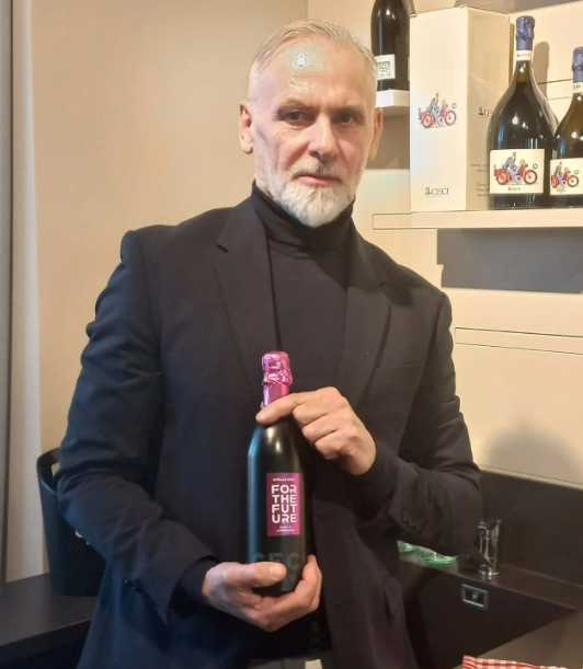 Vini e sostenibilità : la prima bottiglia di bollicine in alluminio del mondo parla italiano