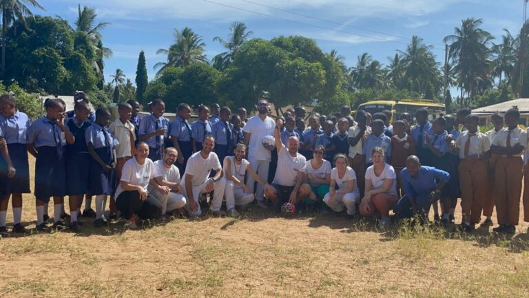 6 – Agipress in Kenya. Tra una visita e una  partitella di calcio, continua la nostra azione