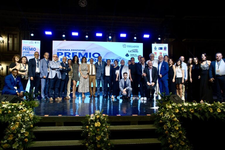 LEONE D’ARGENTO, A CARLENTINI UNA SERATA TRA TALENTO, LEGALITÀ E IMPEGNO SOCIALE