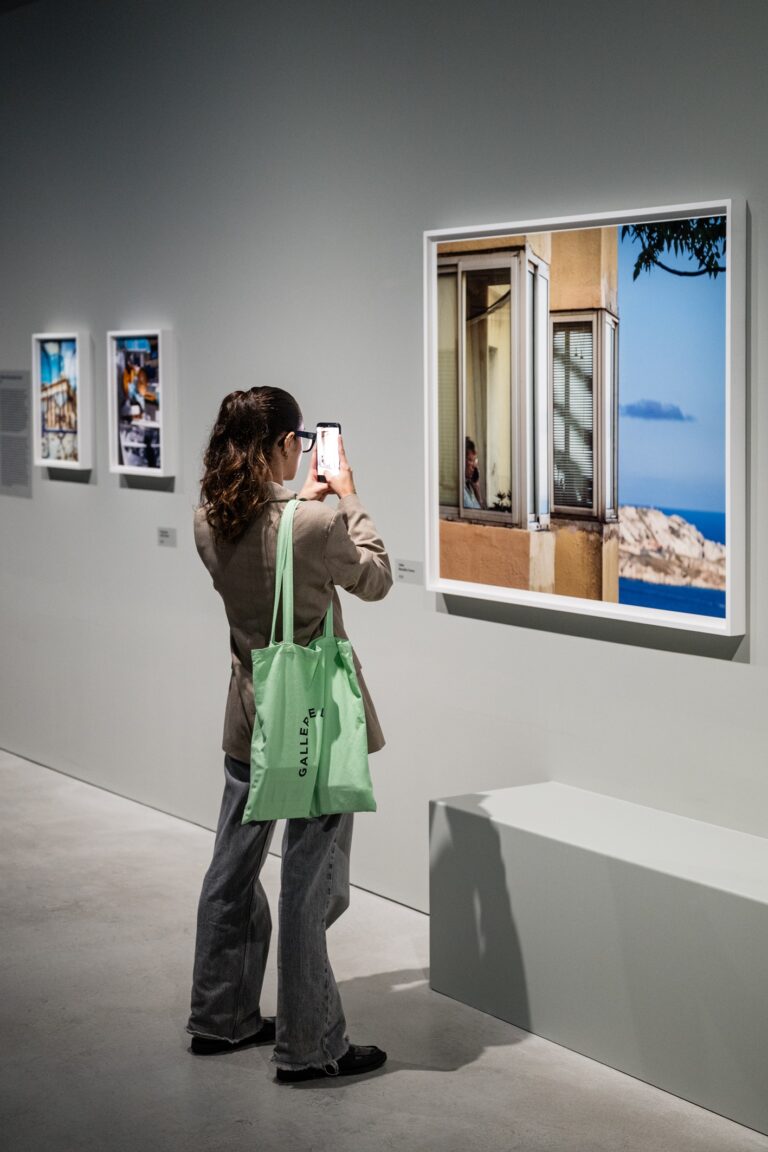 Intesa Sanpaolo, apre la mostra “Anastasia Samoylova. Harbor”, a Torino